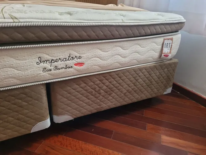 Conjunto colchão molas ensacadas + box bipartido Herval tamanho King usado