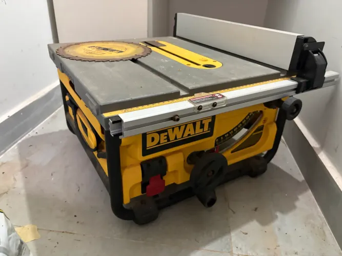 Serra de Bancada Dewalt DW745 B2