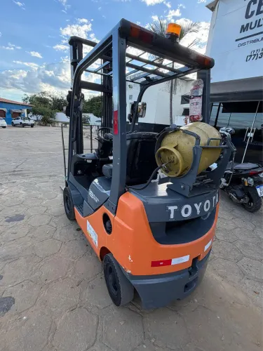 Empilhadeira Toyota 18