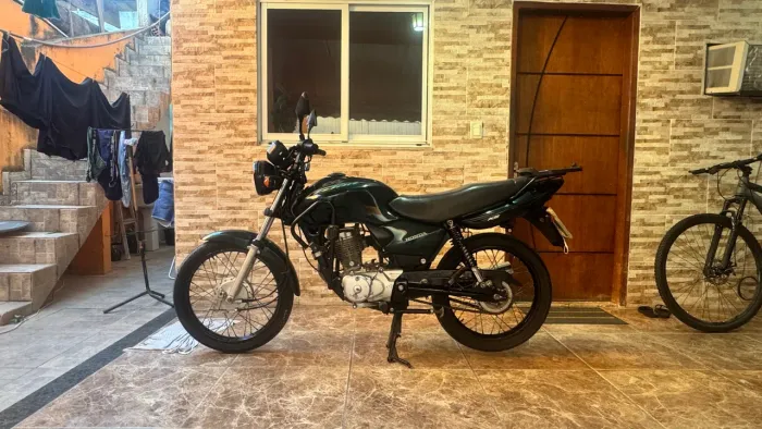 VENDE-SE UMA LINDA HONDA CG TITAN 125 KS ANO 2004/2004