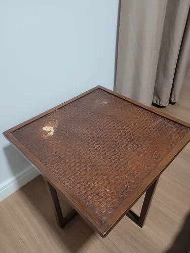 Mesa de cabeceira de ferro