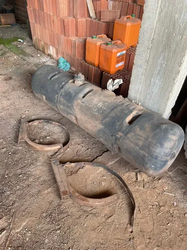 Tanque de combustível Bepo 210L com suporte