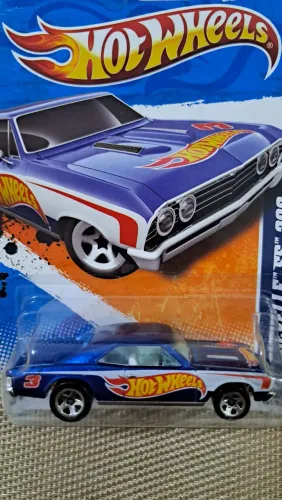 Miniatura Hotwheels Chevelle SS 396 (Lacrada) 1/64