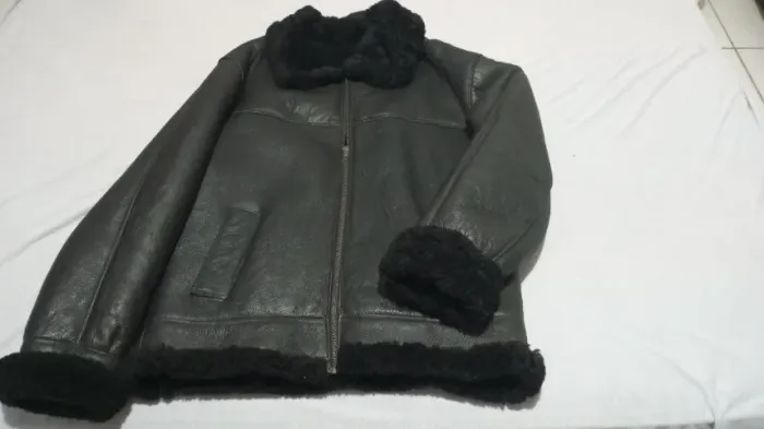 Jaqueta de couro modelo aviador masculina 