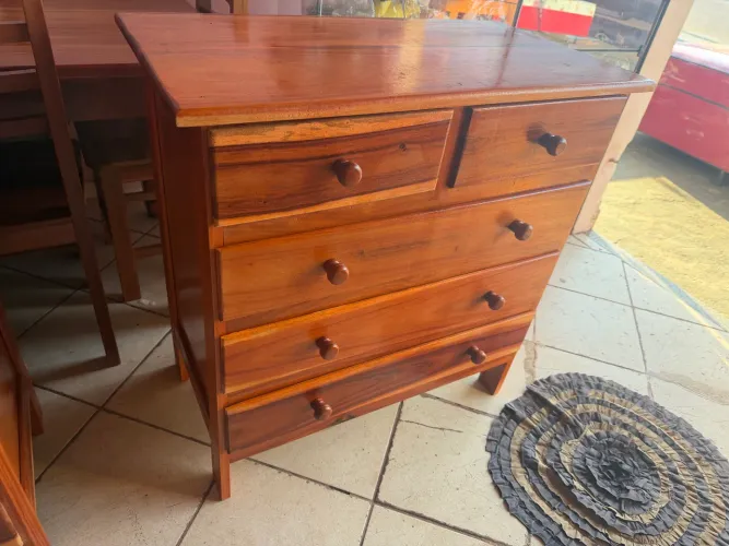 Comoda 5 gavetas nova em madeira