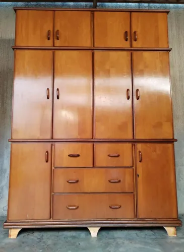 Guarda roupa de Madeira