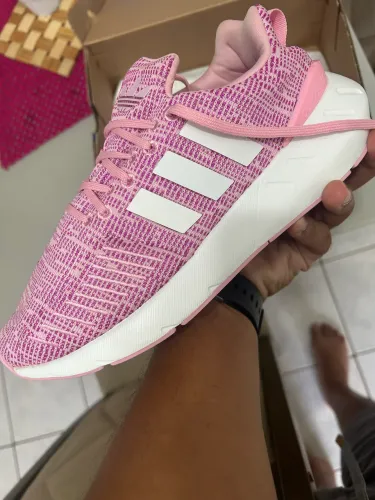 Tênis adidas