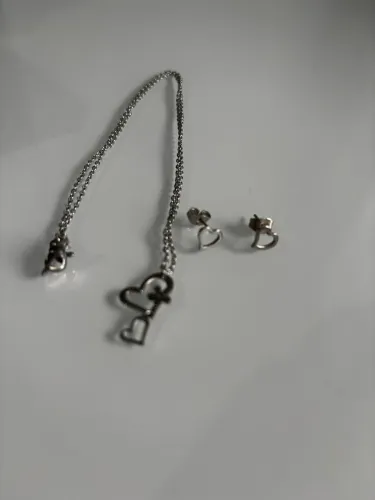 Conjunto de colar e brinco em aço 