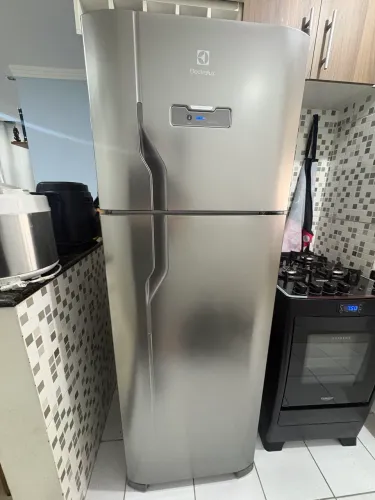 Geladeira Electrolux Frost Free 371L Cor Inox - 127v