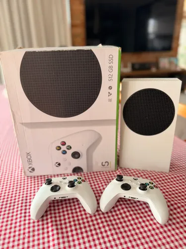 XBOX Series S 512GB Kit extra com 2 controles cor branco 2020