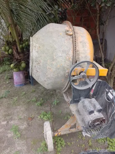 Vendo uma betoneira