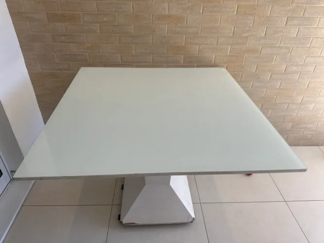 Mesa quadrada 1,05m x 1,05m 4 lugares
