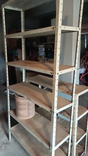 VENDO PRATILHEIRAS EM PERFEITO ESTADO !! ENTREGO SE PAGAR O FRETE