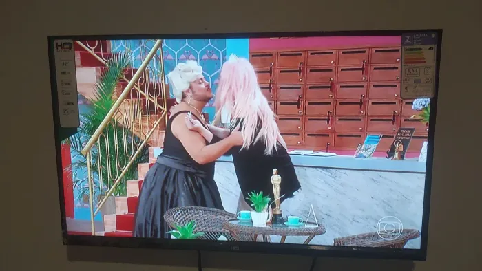 Vendo televisão led  não é smart 