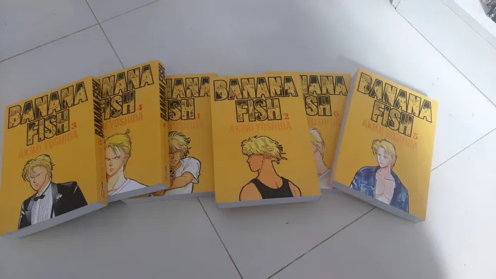 Coleção de mangás com 6 volumes novos