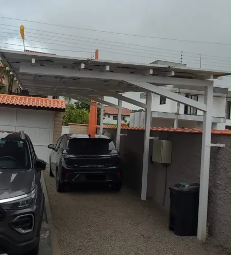Estrutura de garagem/placa solar