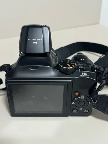 câmera digital Fujifilm de 16 megapixels com zoom óptico de 30x