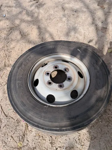 Pneus 235/75/17com rodas pra caminhão 3/4 e iveco