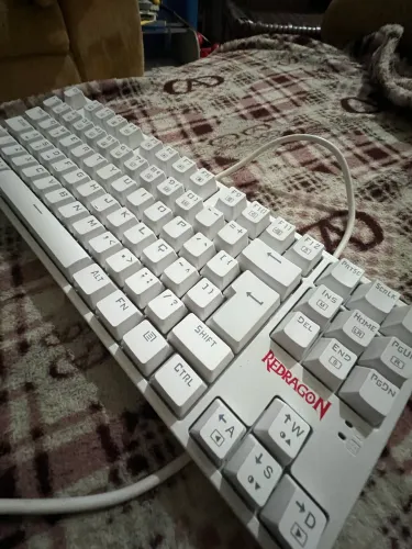 Teclado gamer mecânico redragon
