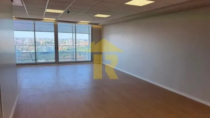 Excelente Sala Comercial para Locação em São José do Rio Preto-SP, 2 Salas, 4 Banheiros, 2