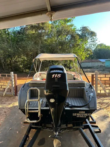 Lancha calaça Havaí 18 (motor 115)