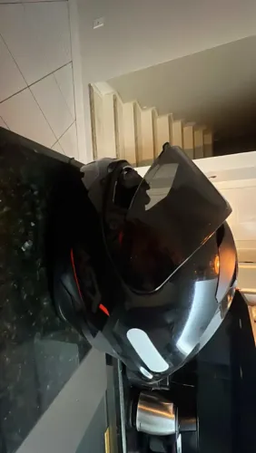 Capacete ASX preto brilhante com óculos interno ,usado só uma semana.