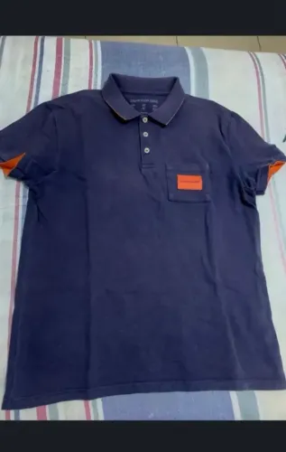 Camisa polo azul Calvin Klein usada tamanho P