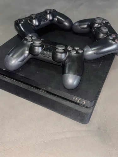 Ps4 com + 3 manetes perfeito estado