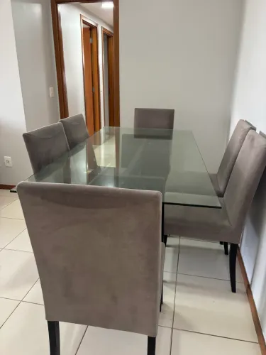 Mesa de vidro com 6 cadeiras