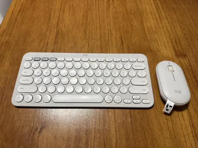 Vendo Teclado e mouse Logitech Pebble sem fio - Não entrego