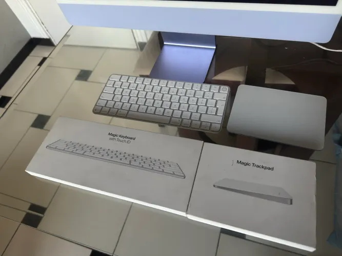 Apple Magic keyboard com touch id + trackpad lacrados