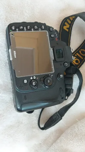 Câmera D610 Nikon - Seminova - apenas 19.000 Cliks - com duas baterias e carregador