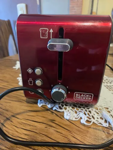 Torradeira Elétrica Black+Decker Vermelha - 220V - Perfeito Estado