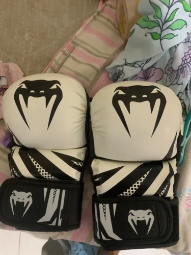 Luva de MMA nova