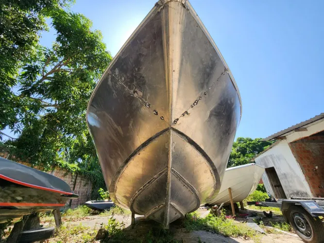 Vendo lancha em fase de construção