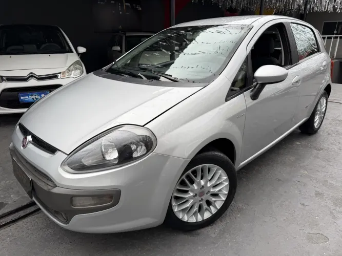 Fiat Punto Essence 1.6 Flex 16V 5P 2014
