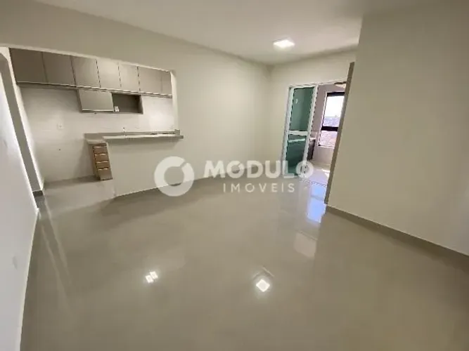 APARTAMENTO à venda, 3 quartos, 1 suíte, 2 vagas, Santa Mônica - Uberlândia/MG