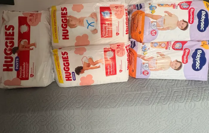 Fraldas Huggies e Babysec