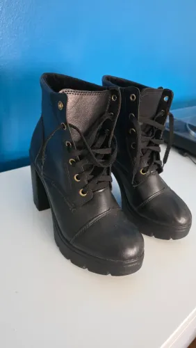 Bota feminina com salto 10 cm, preta