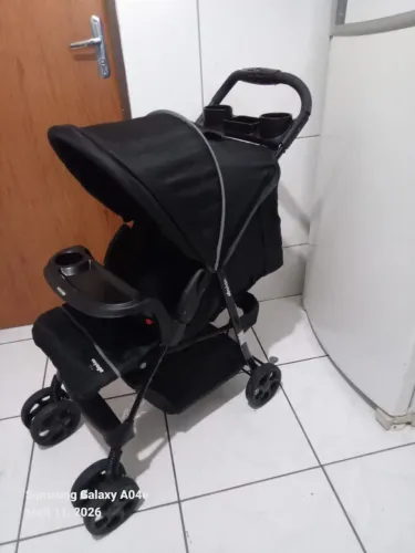 Carrinho de bebê semi Novo unissex
