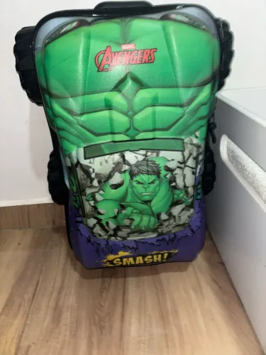 Mochila do hulk de rodinhas
