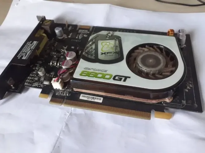 Placa de vídeo XFX Geforce 8600 GT 512mb Ddr3