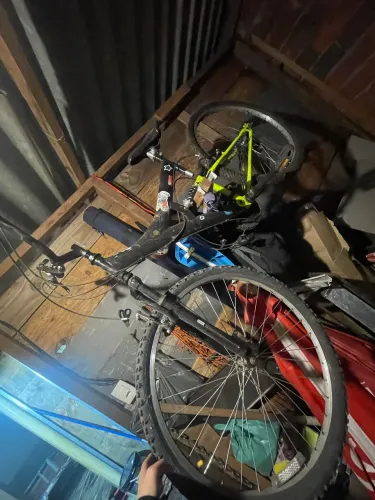 Vendo bicicleta MTB aro 26 preta com verde
