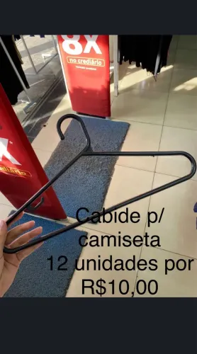 Manequins Variados e cabides