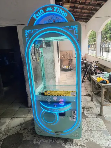 Vendo máquina de pegar pelúcias