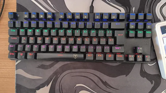 Teclado mecânico T Danger
