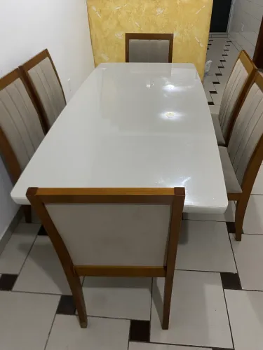 Mesa com 6 cadeiras 