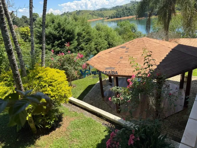 Chácara no Recanto dos Pássaros, vista para represa - 4 Suítes, Piscina e Rampa p/ Barco -