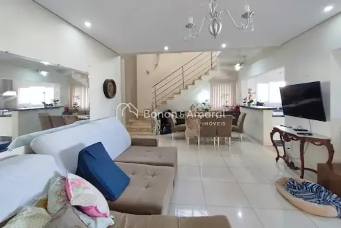 Casa de condomínio para alugar com 310m², 5 quartos e 4 vagas