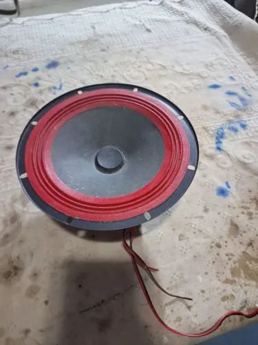 Alto-falante 8 polegadas. 4 ohms. 60w funcionando 